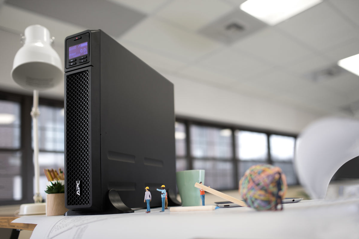 APC Smart-UPS SRT2200XLI 2200VA/1980W Online UPS, 10 Outlets, Rackmount, image 5