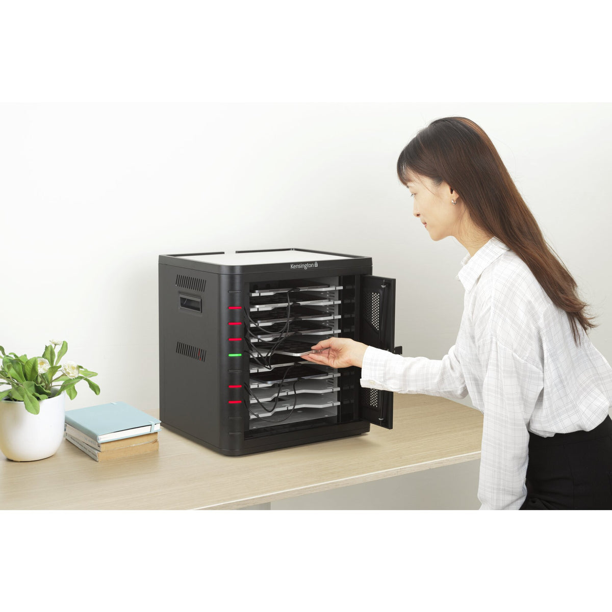 Kensington USB-C Charging Cabinet, image 3